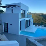 The Cove Bay Вилла *